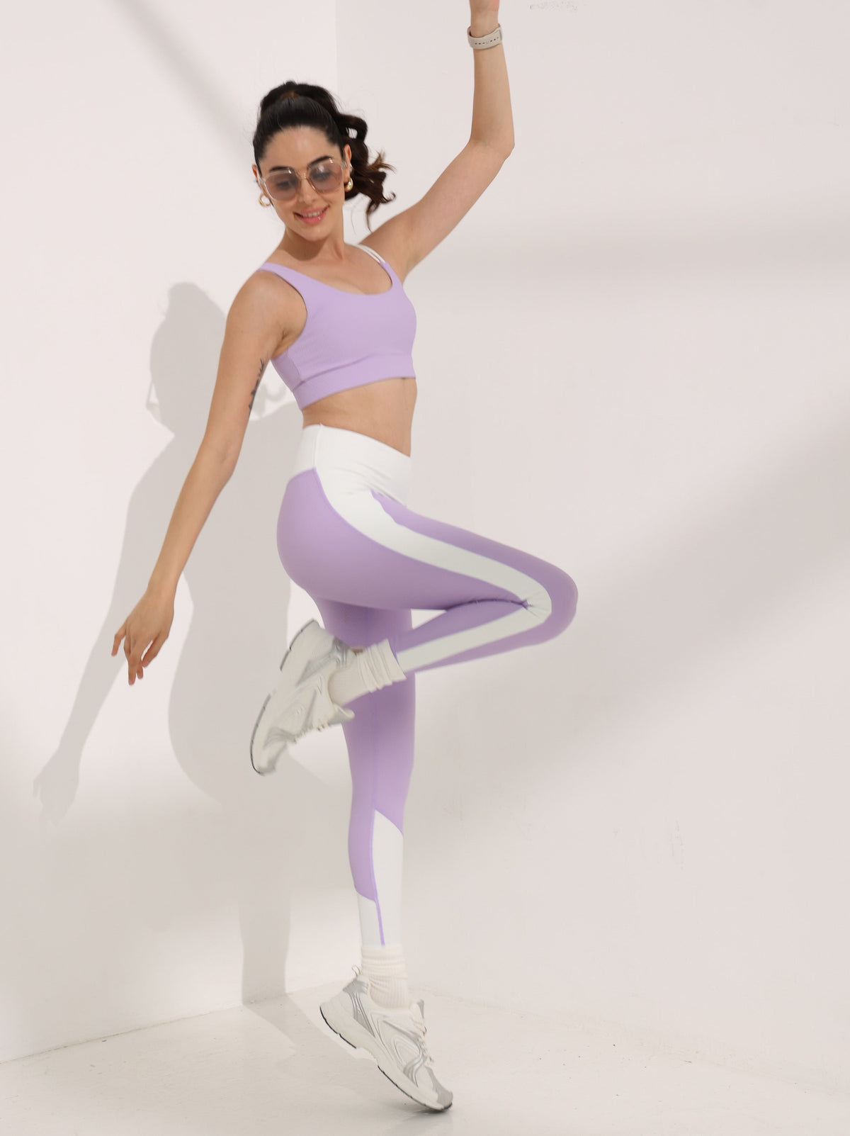 Duo-Ribbed Leggings – high-rise leggings with a contrast back and ribbed fabric – Hype Harmony (photo 3 of 18)
