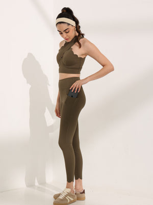 On The Go Legging – full high-rise leggings with a sculpting fit and adjusted hip-to-waist ratio – Hype Harmony (photo 3 of 15)