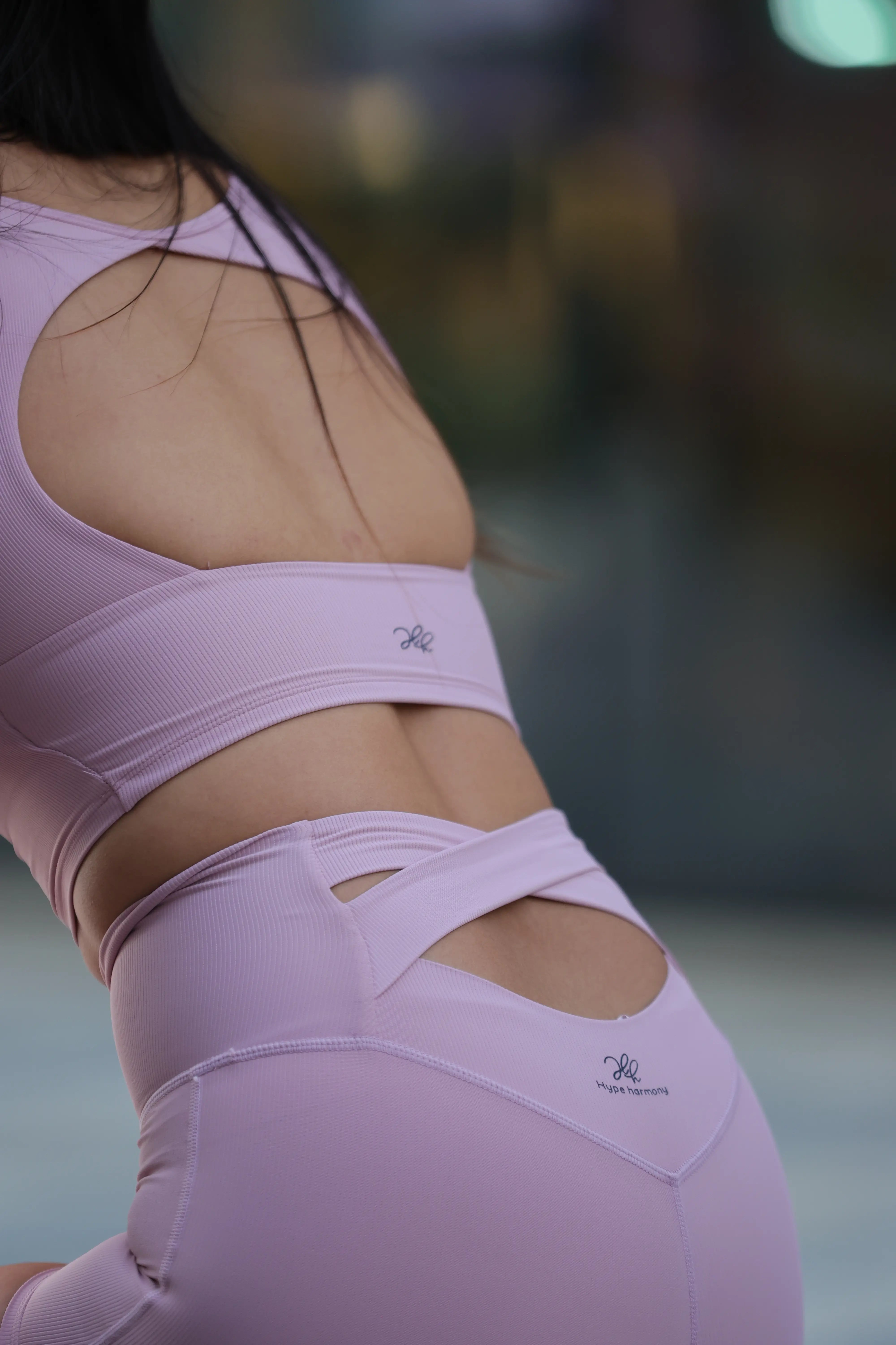 Slip Out Short – shorts with a clean front and a back cut-out – Hype Harmony (photo 3 of 22)