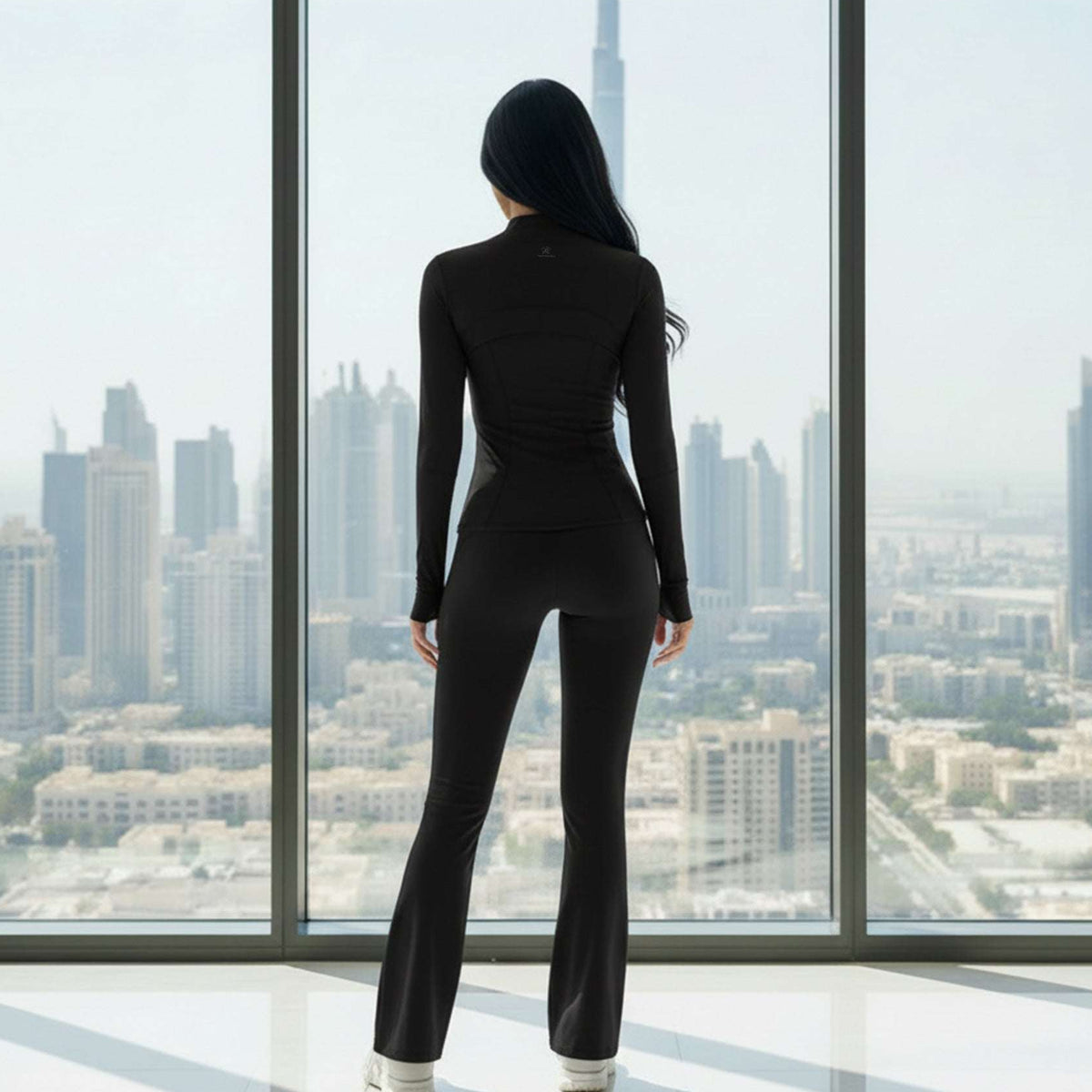 Offline Jacket in Black – cropped jacket with a high neckline and thumbhole sleeves – Hype Harmony