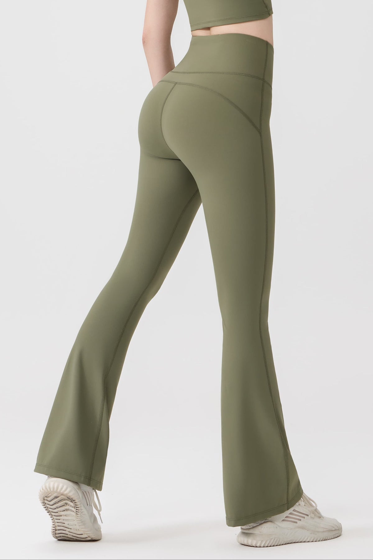 Offline Flare – high-rise flare pants with minimal seams and a soft flared leg – Hype Harmony (photo 10 of 14)